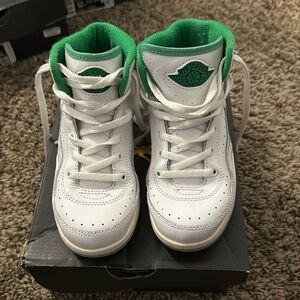 Jordan retro 2 green and white preschool size 12c sneakers
